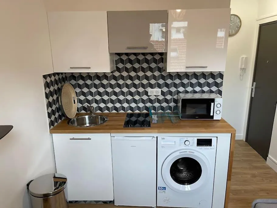Pied A Terre A Paris contacts