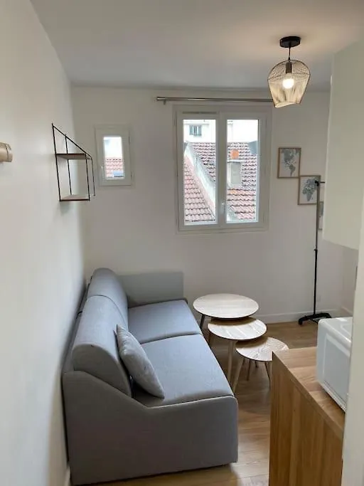 Pied A Terre A Paris Apartment